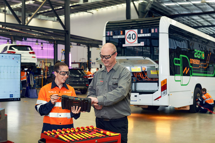 Certificate III in Automotive Manufacturing Technical Operations - Bus, Truck and Trailer