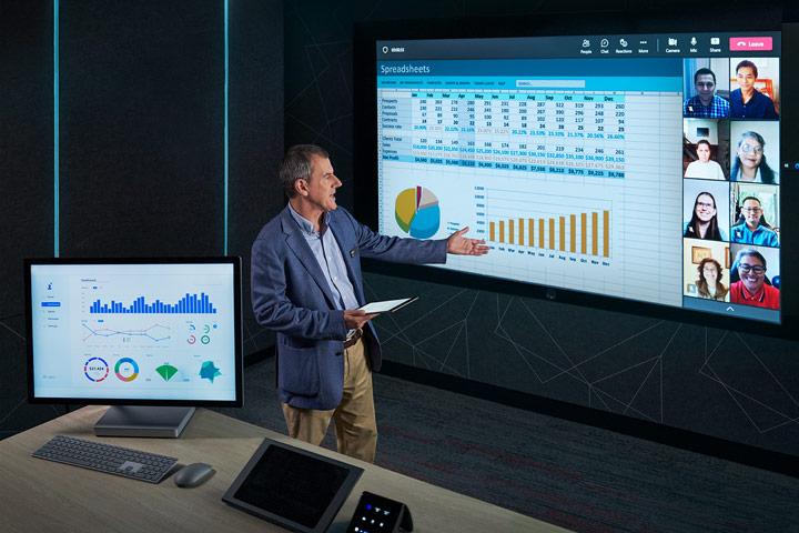 A teacher conducts a virtual financial literacy class on Zoom.