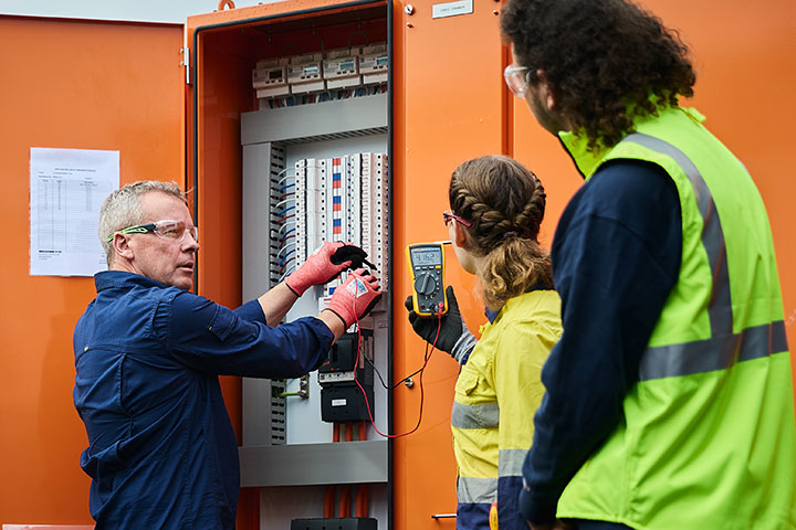 Certificate III in Electrotechnology Electrician