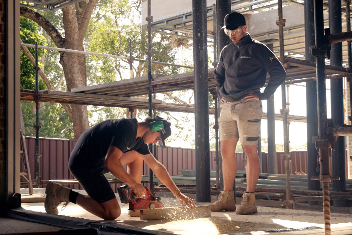 Skillablues on a construction site