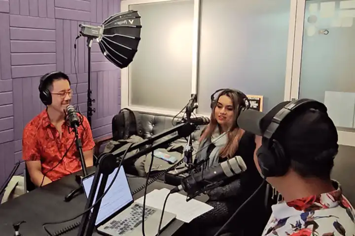 Anf Chans in a talking session
